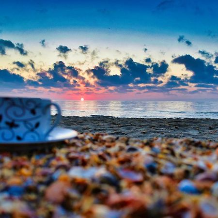 Sunrise By The Sea Apartment Констанца Екстериор снимка